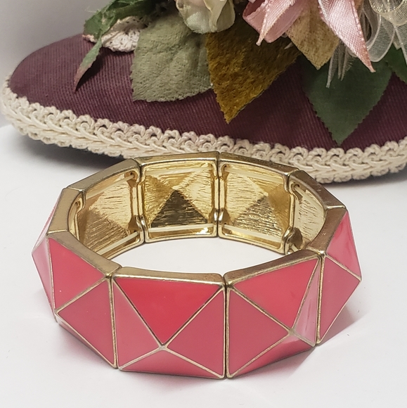 Vintage Hot Pink & Gold 3D Pyramid Stretch Bracelet Retro Statement Bracelet - Picture 3 of 6